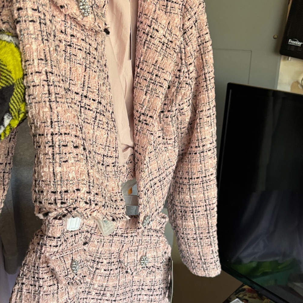 Brand New/Never worn Pink Tweed Blazer with & Crystal Accents buttons - Picture 4 of 17